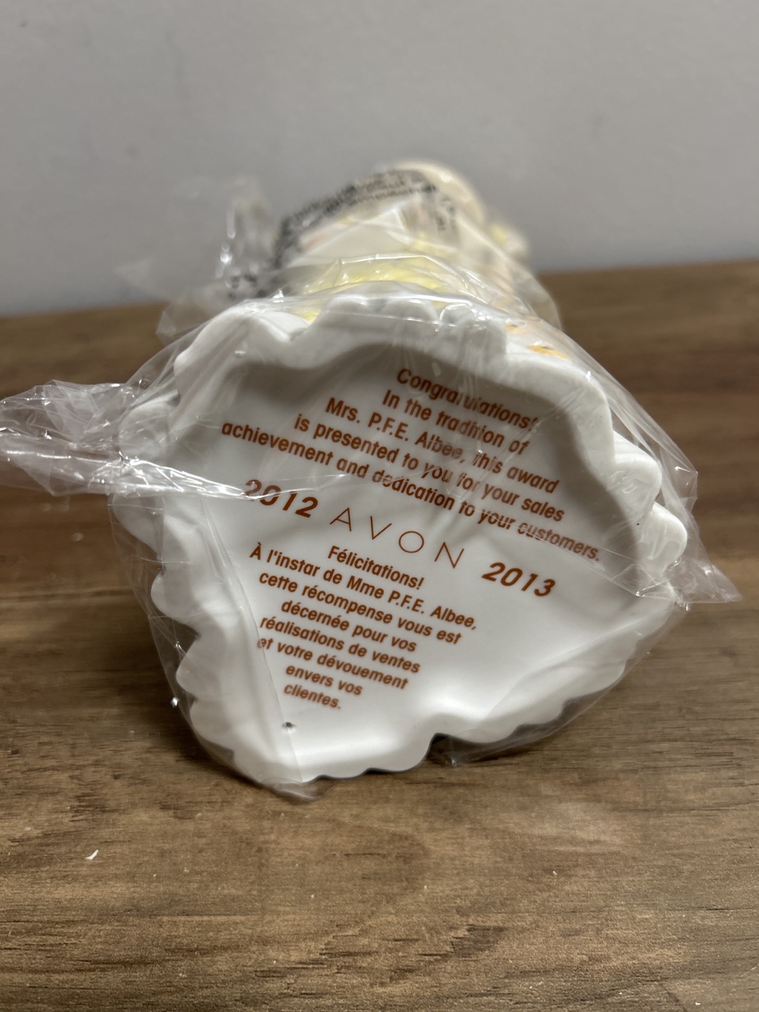 Avon President's Recognition Award Figurine - photo 4