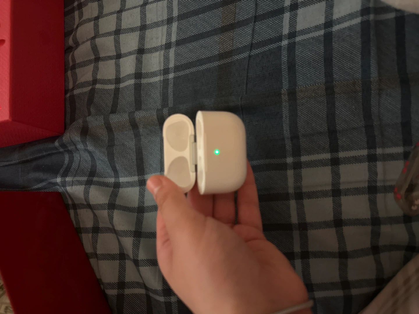 Apple AirPods 3 Charging Case - photo 2