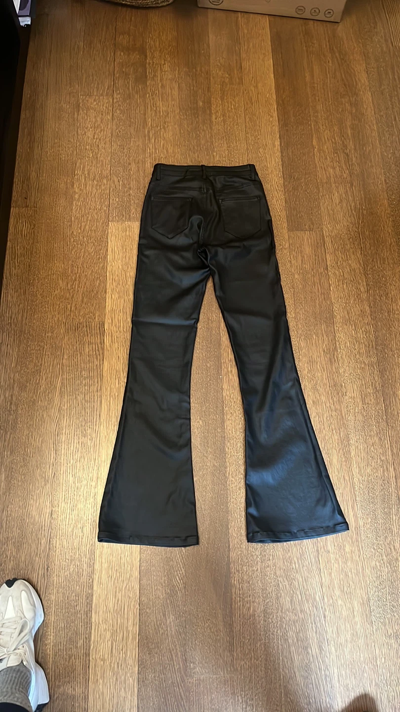EDIKTED  FLARE PANTS