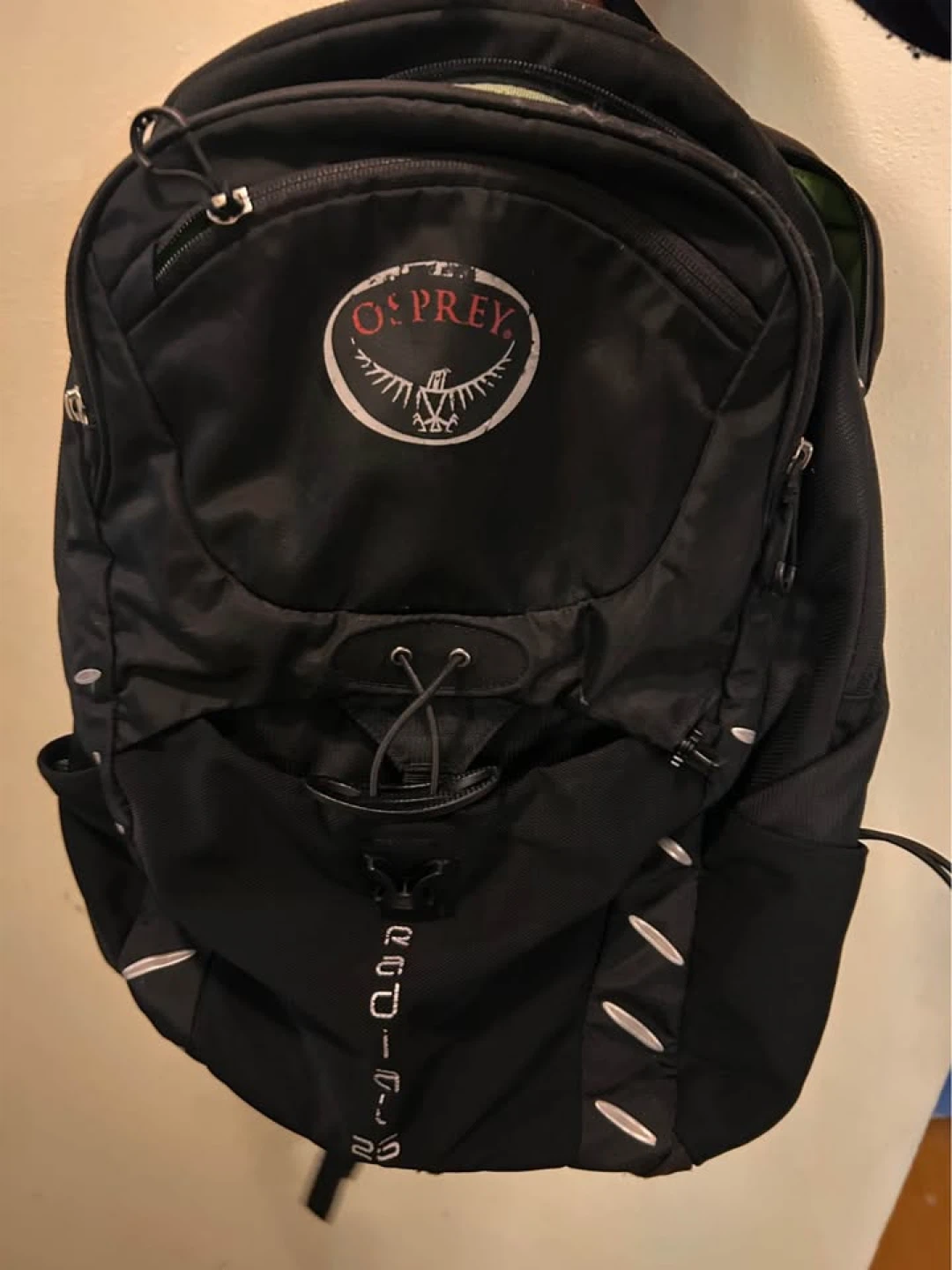 Osprey backpack radial 26l commuter (built in rain bag)