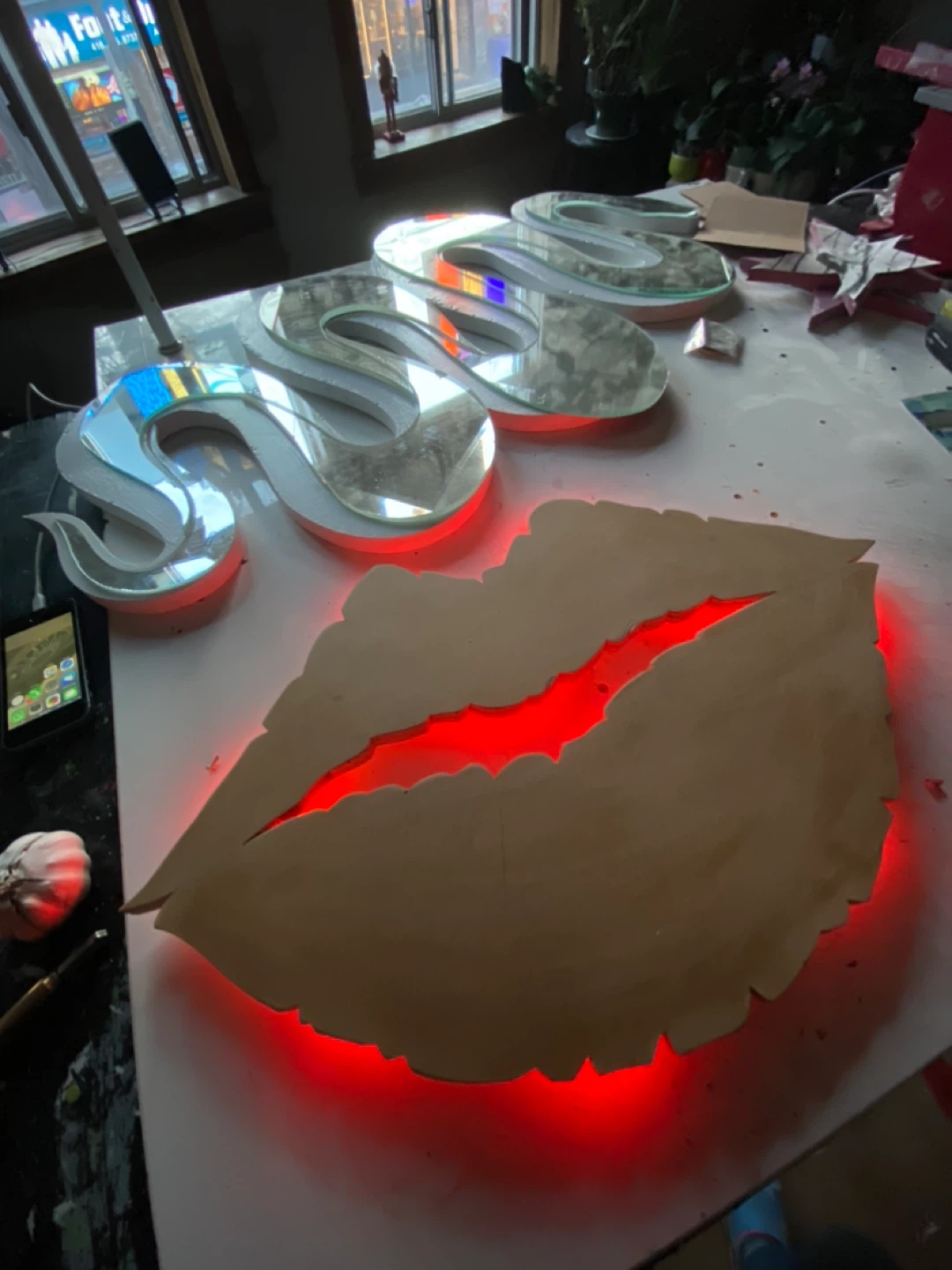 Lip shaped decorative mirror wall art - photo 2