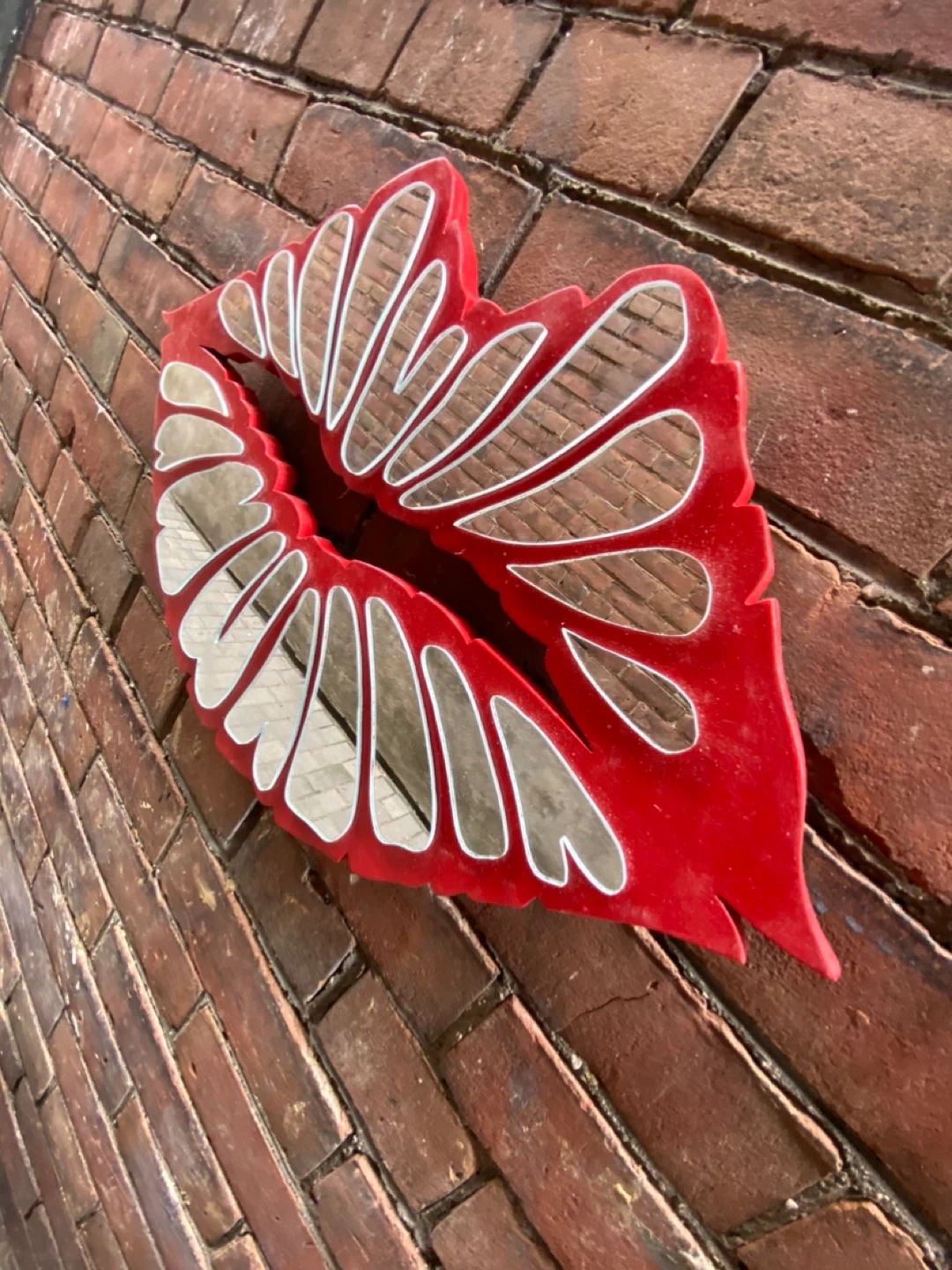 Lip shaped decorative mirror wall art - photo 3