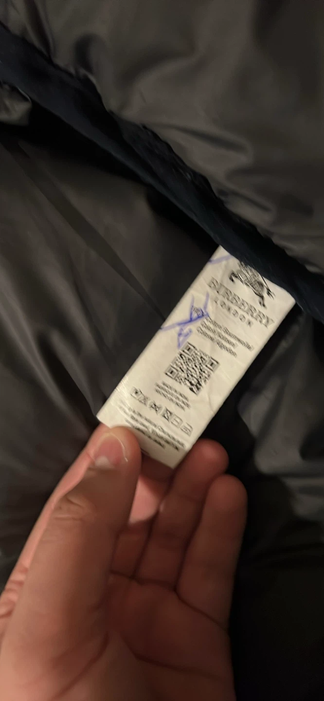 Burberry London Puffer Vest XXL It's Lxx but fits like a size L - photo 4