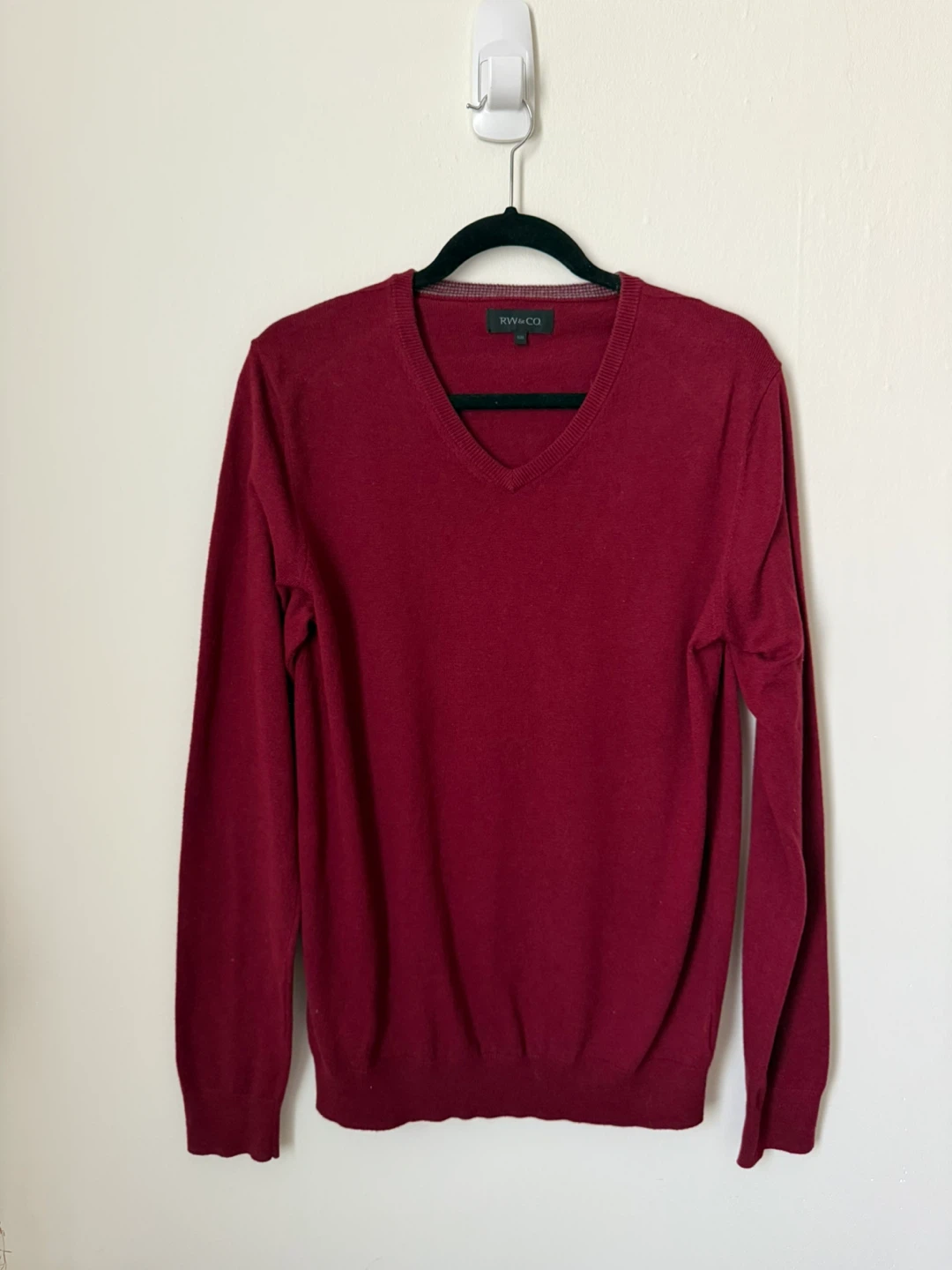 RW&Co men’s v-neck sweater