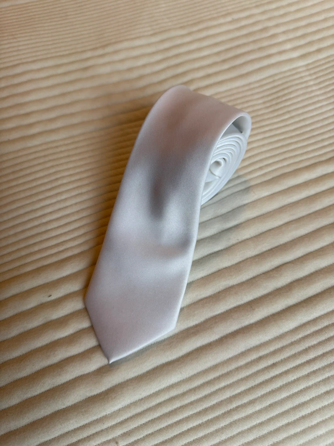 Men’s White Tie — A La Maxx