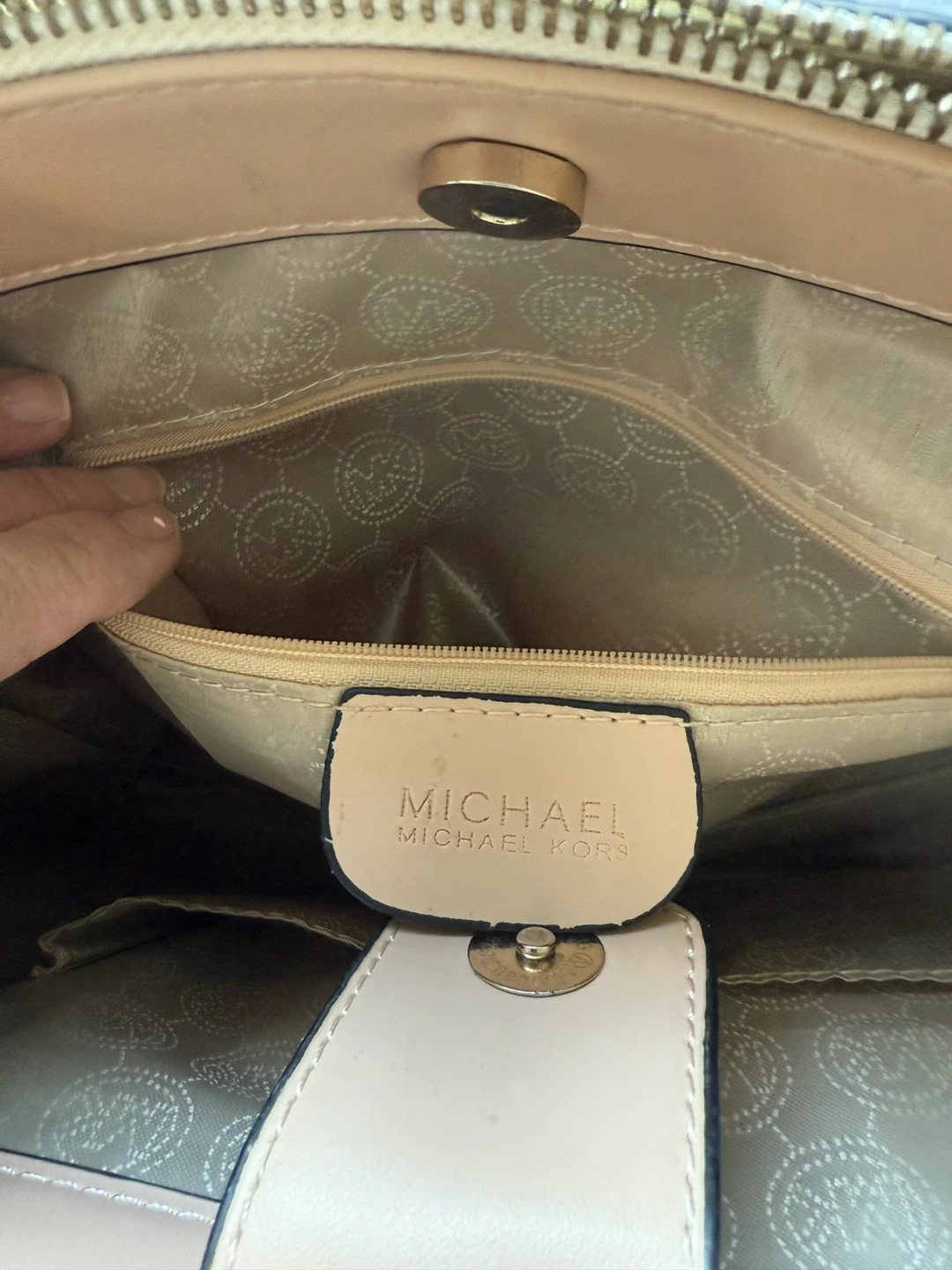 Michael Kors Signature Logo Tote Bag - photo 3