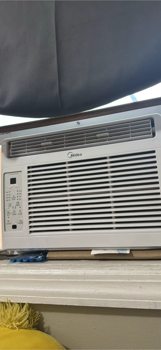 Midea Window Air Conditioner - photo 2