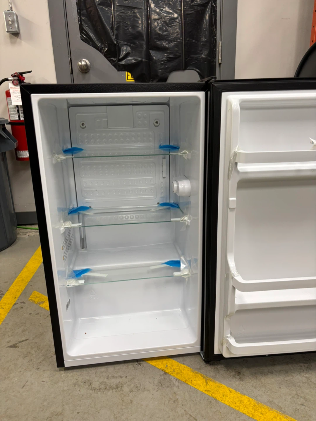 Hisense Mini Fridge - photo 2