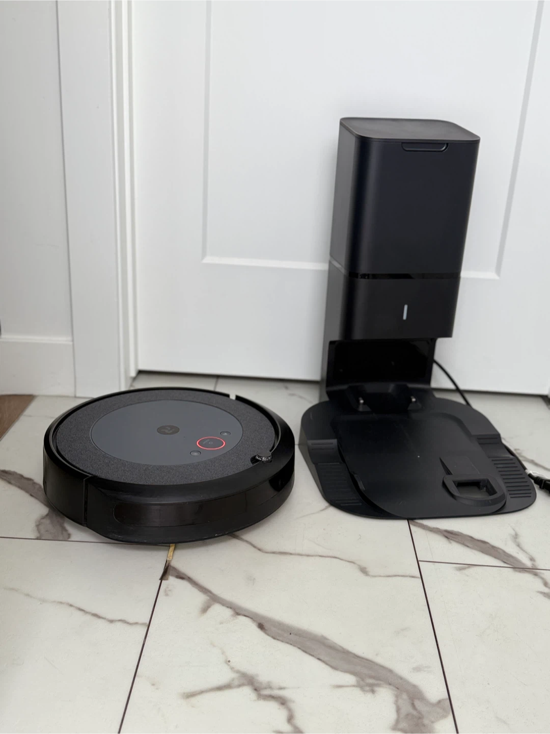 iRobot Roomba Robot Vacuum with Self-Emptying Base - photo 3