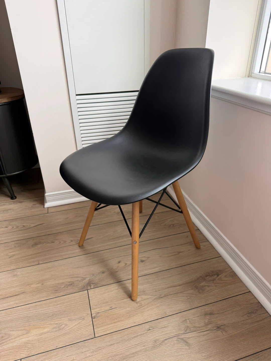 Set of four Black Dining Chair with Wooden Legs
