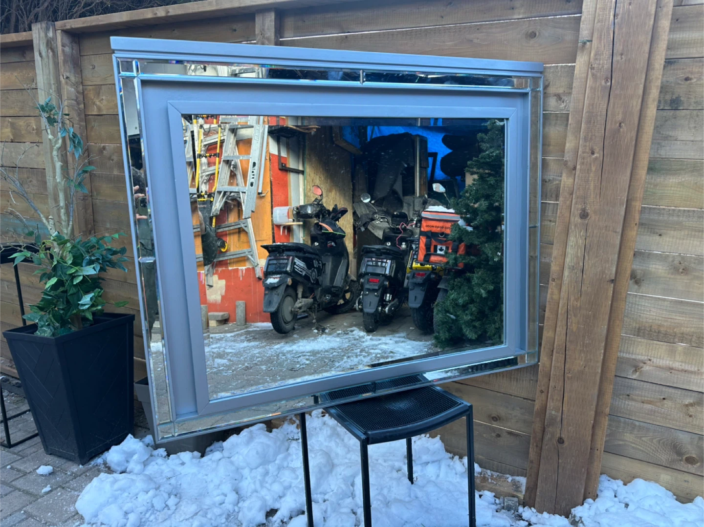 Large Beveled Wall Mirror – Excellent Condition - photo 4