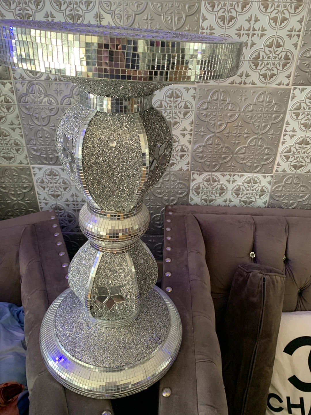 CHANEL Sparkly Mosaic Vase with Heart Design - photo 4