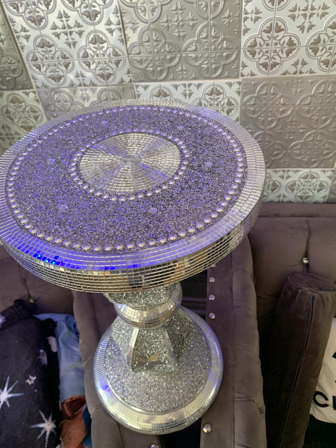 CHANEL Sparkly Mosaic Vase with Heart Design - photo 5