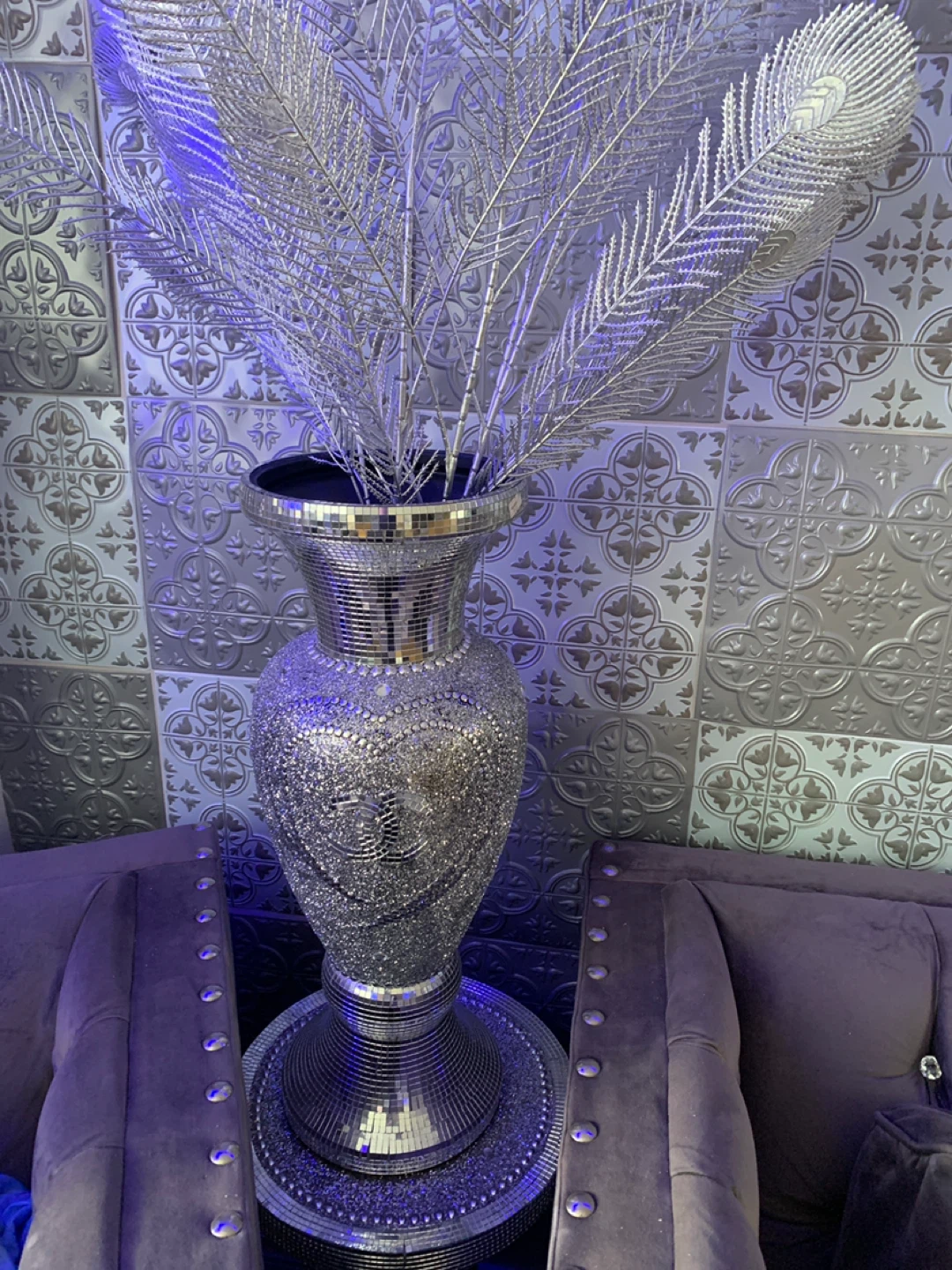 CHANEL Sparkly Mosaic Vase with Heart Design - photo 2