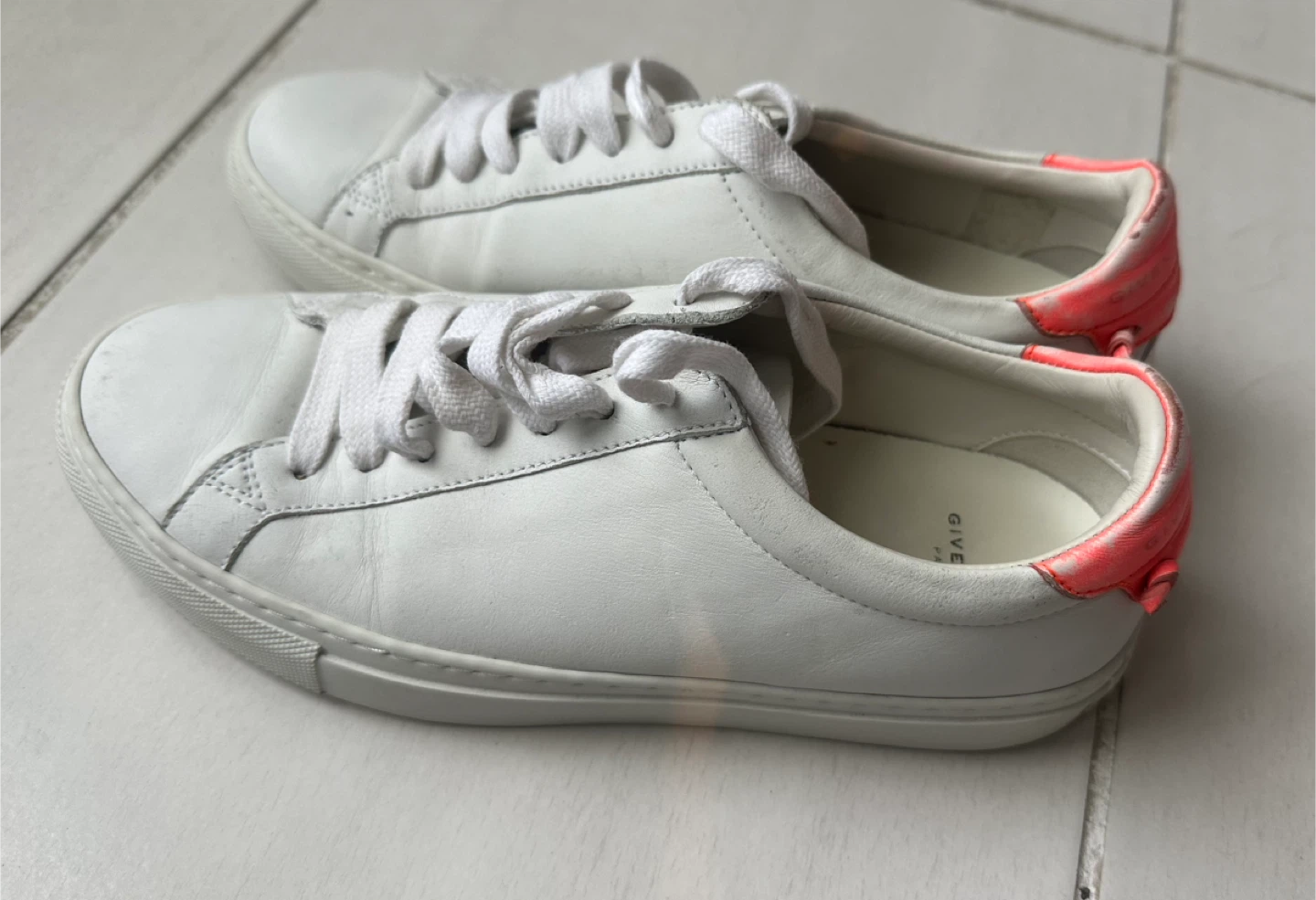 Givenchy Paris White Leather Sneakers with Pink Heel Accent - photo 3