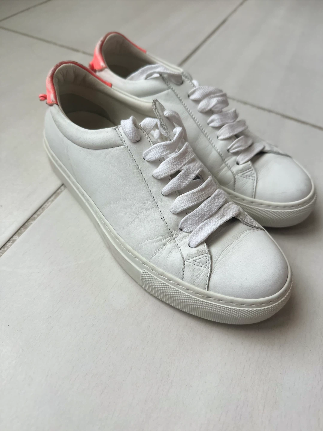 Givenchy Paris White Leather Sneakers with Pink Heel Accent - photo 5