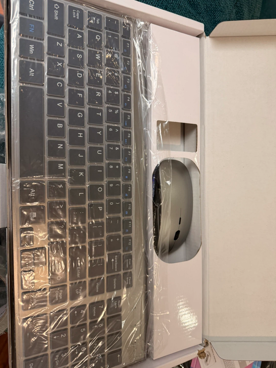 Wireless Keyboard and mouse (no batteries)