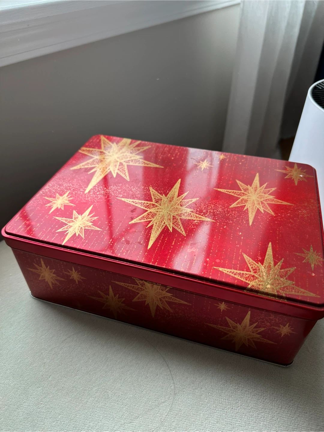 Red and Gold Star Decorative Tin