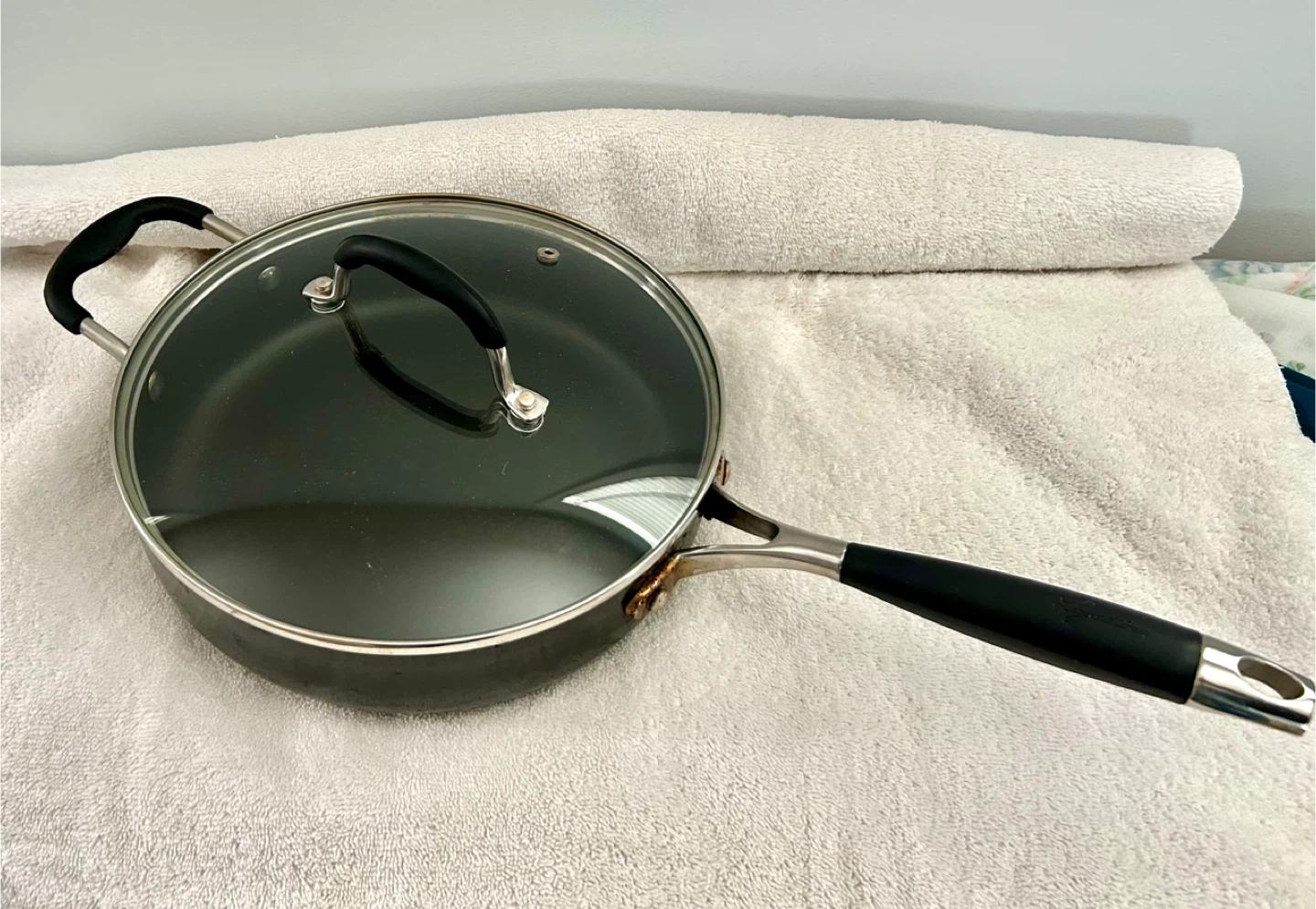 Lagostina 2 quarts 2.5”deep Cooking Pan with vented glass lid. - photo 3