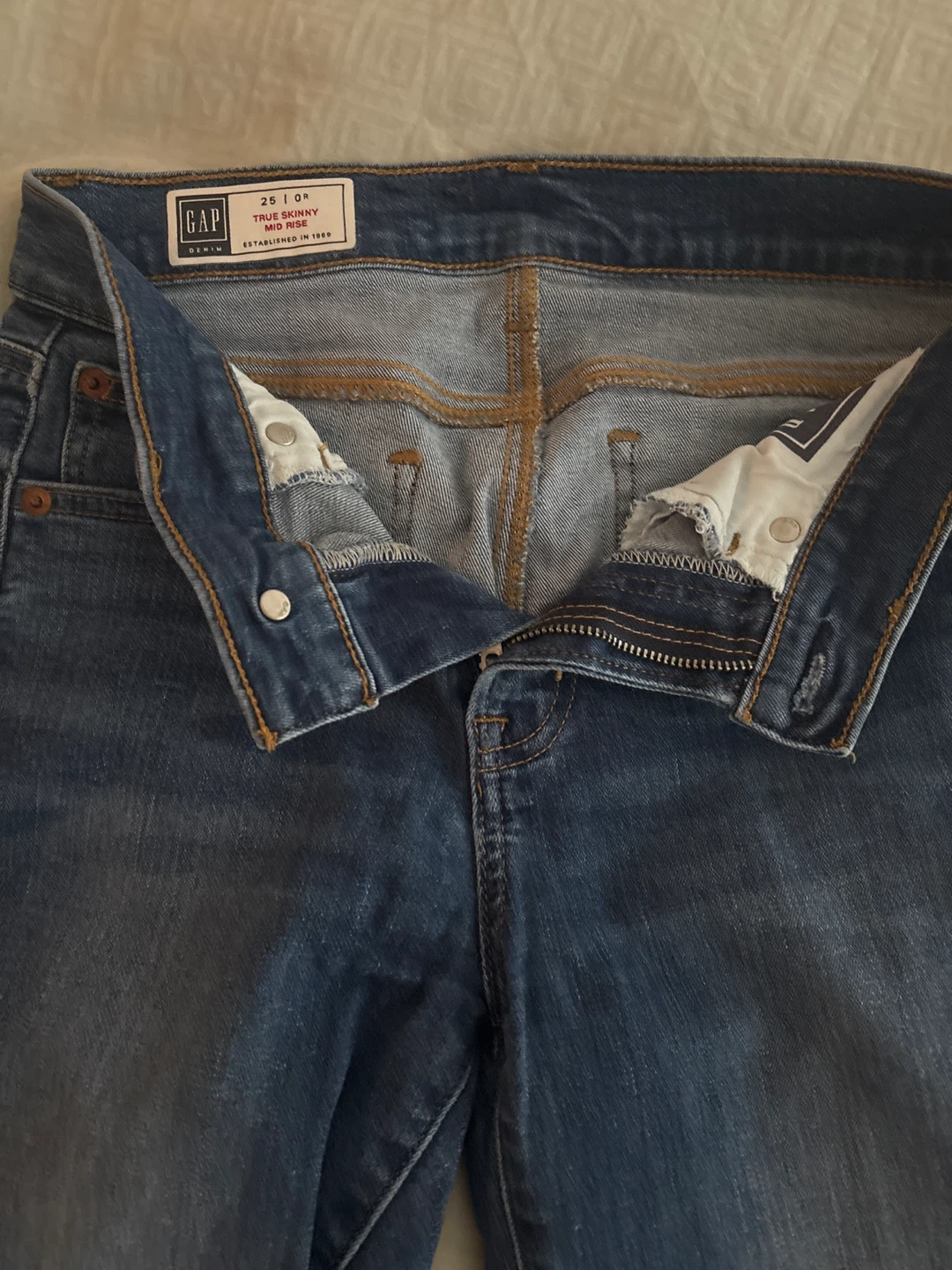 GAP True Skinny Mid Rise Jeans Size 25