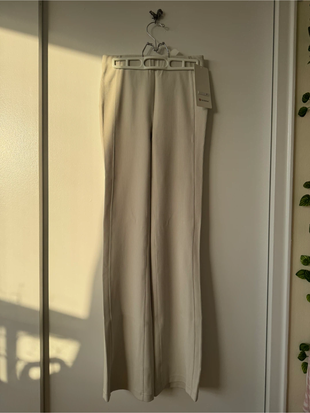 Lululemon Softstreme Flared Pant Regular, size 4 - photo 2