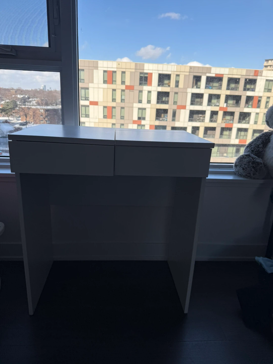 Dressing Table э