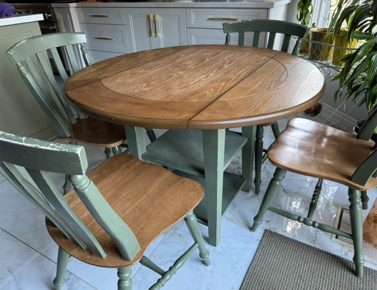 Round Drop Leaf Dining Table and Chairs