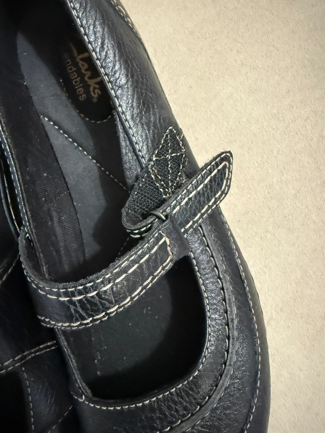 *Brand New* women’s Clarks Black Leather Mary Jane Shoes 9 W - photo 2