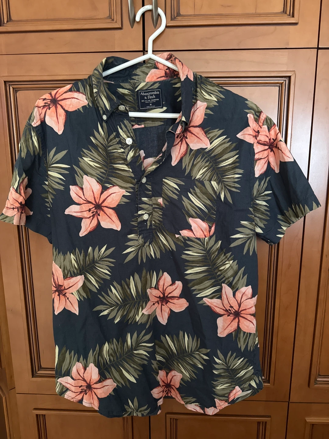 Abercrombie & Fitch Short Sleeve Floral Shirt - Size M