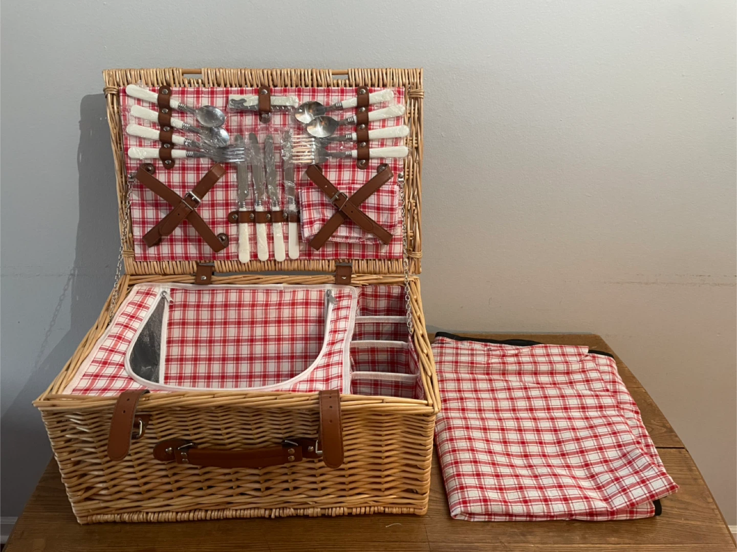 Wicker Picnic Basket Set with Insulated Cooler