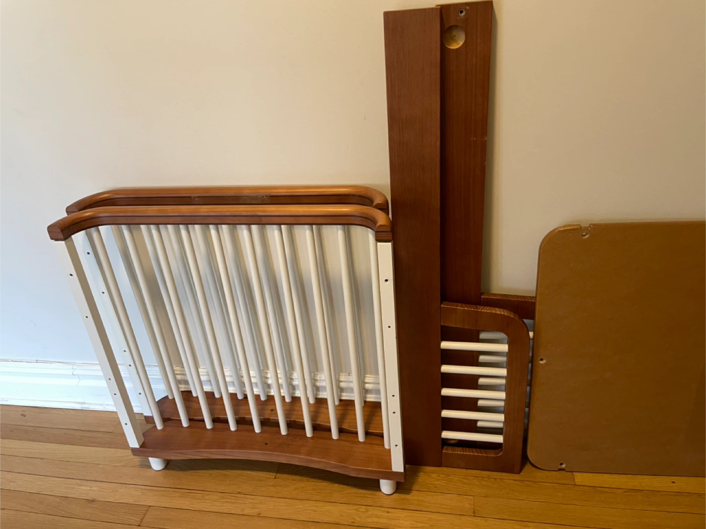 Nestig Cloud Crib & Toddler Bed with mobile arm - photo 4