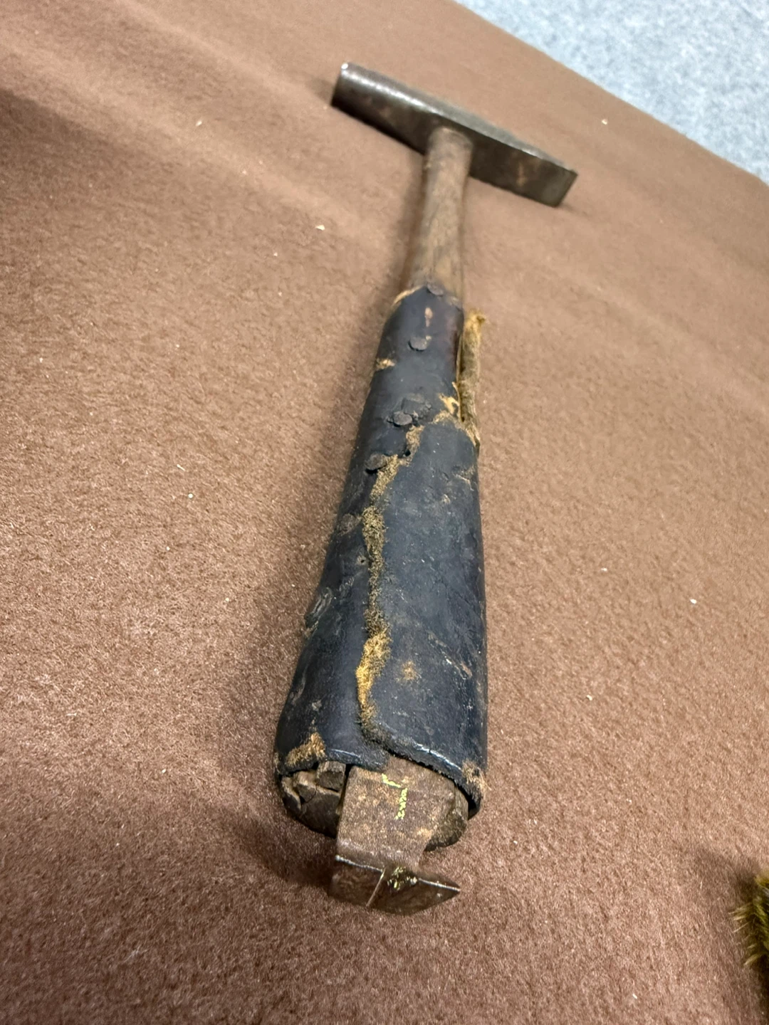 Vintage Slate Roofing Hammer Leather Grip - photo 3