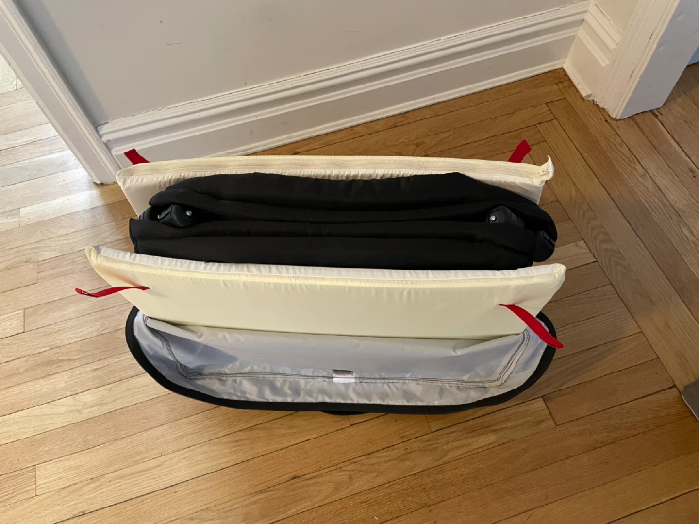 BabyBjorn Travel Crib Light - photo 4