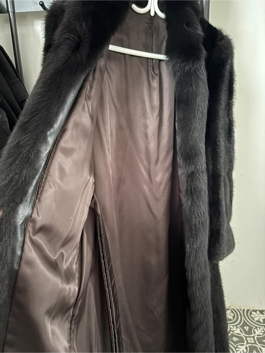 Women's Black Vintage Fur Coat - photo 2