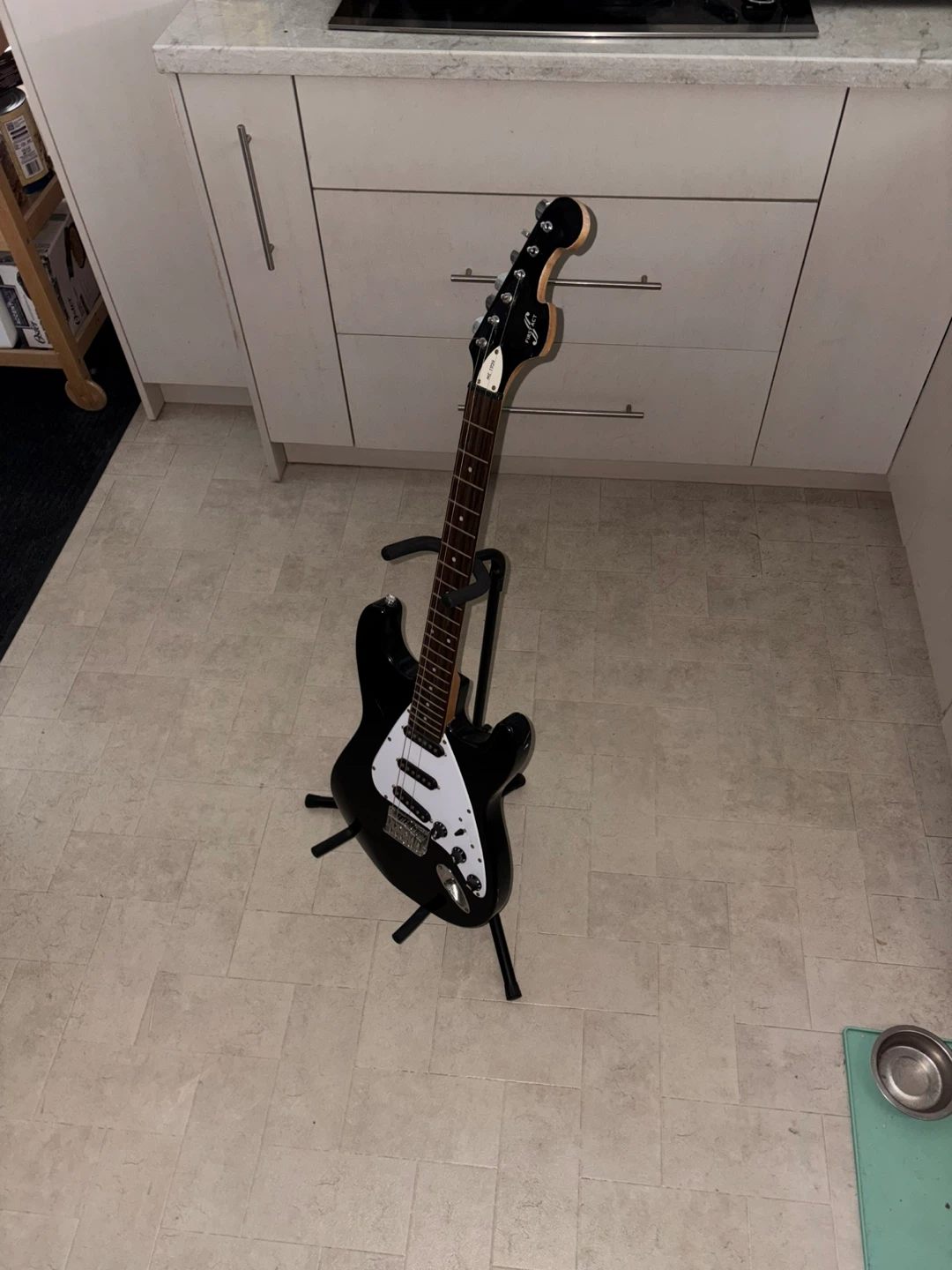 Black Electric Guitar - photo 3