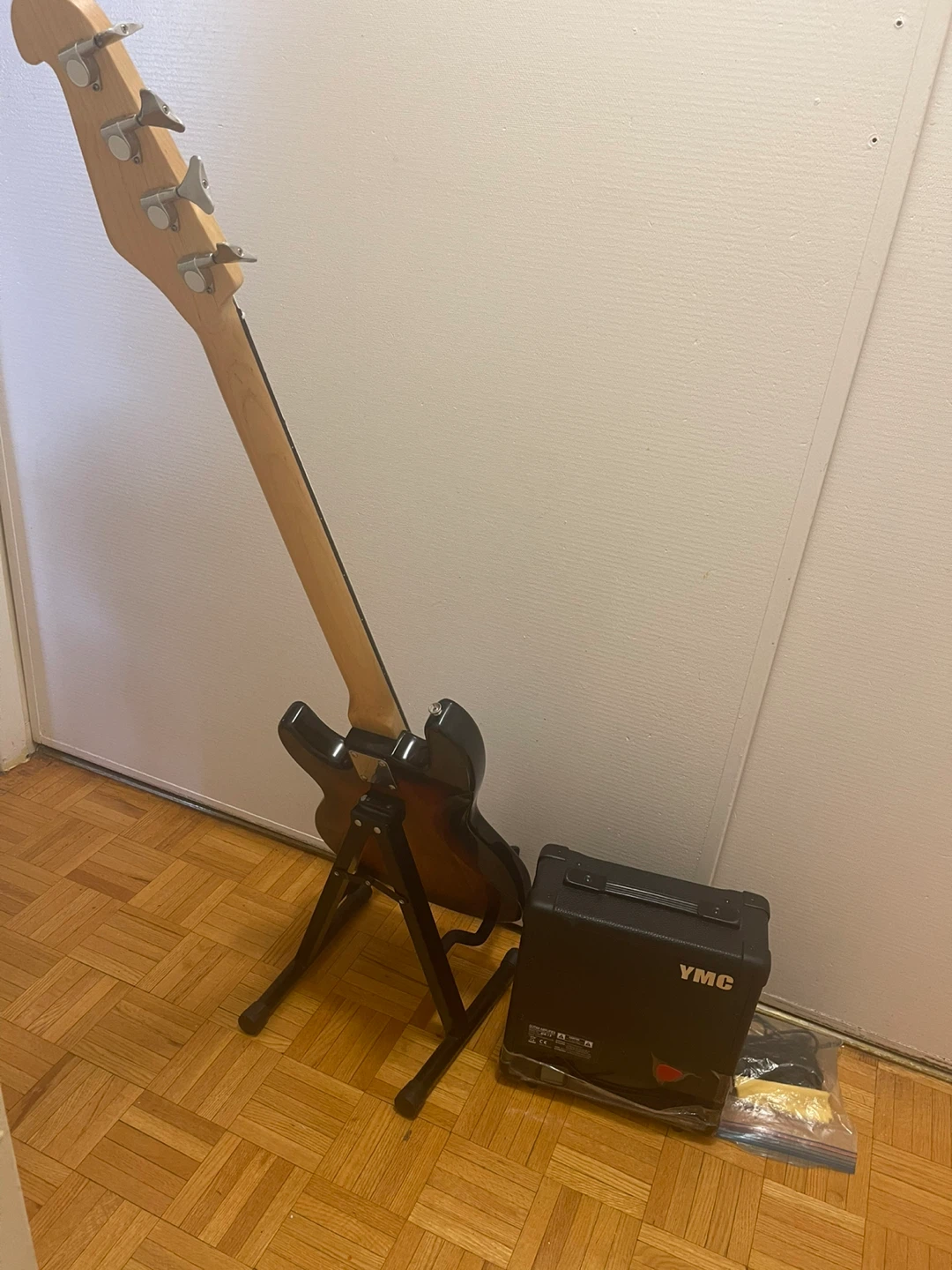YMC Bass Guitar Starter Pack with Amp - photo 5