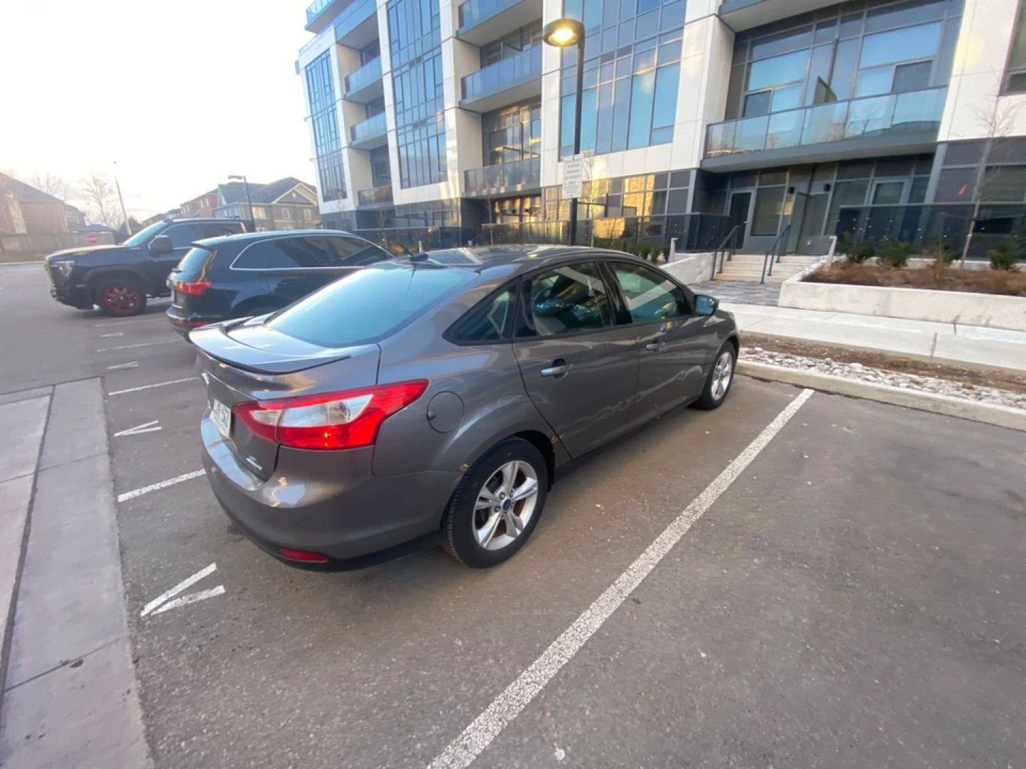 Grey Ford Focus Sedan - photo 4