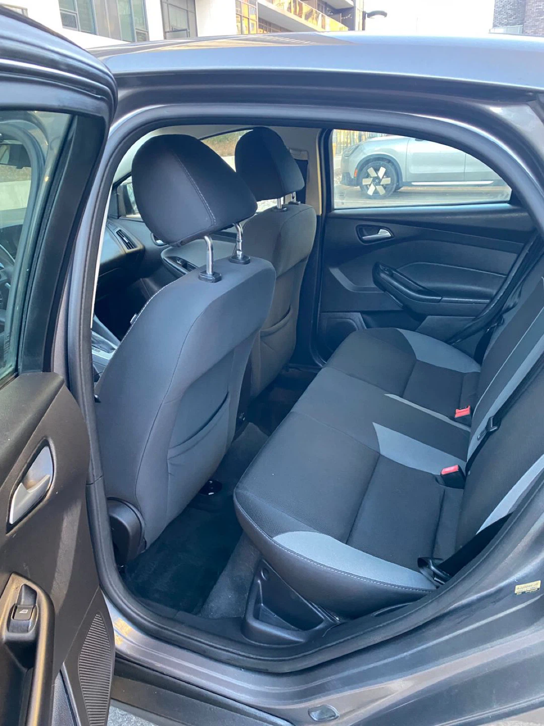 Grey Ford Focus Sedan - photo 3