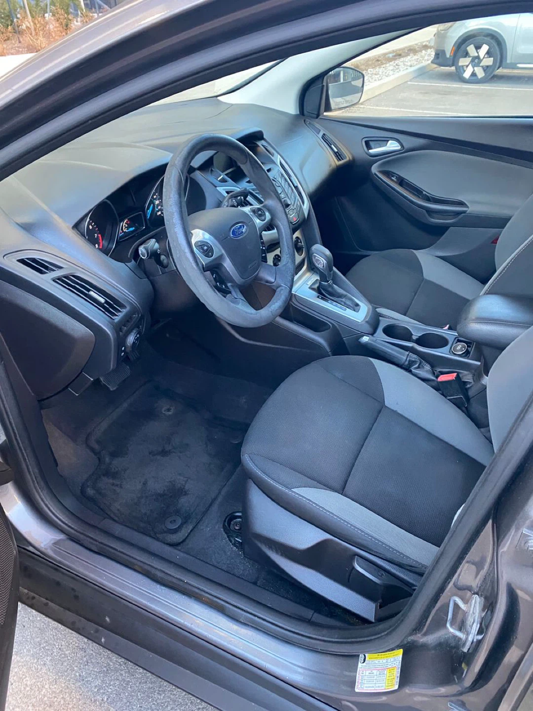 Grey Ford Focus Sedan - photo 2