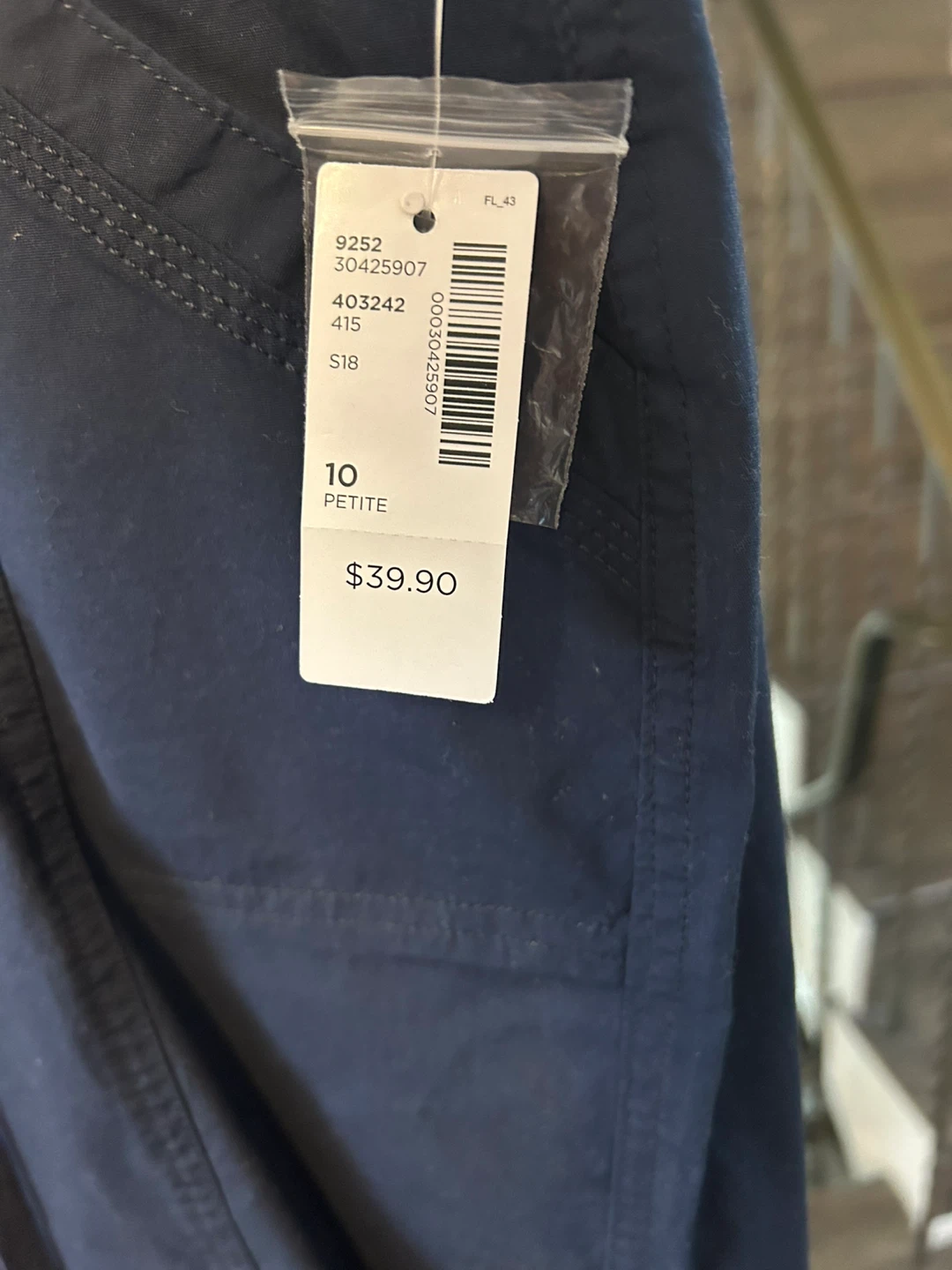 Navy Blue Petite Capris Size 10 - photo 3