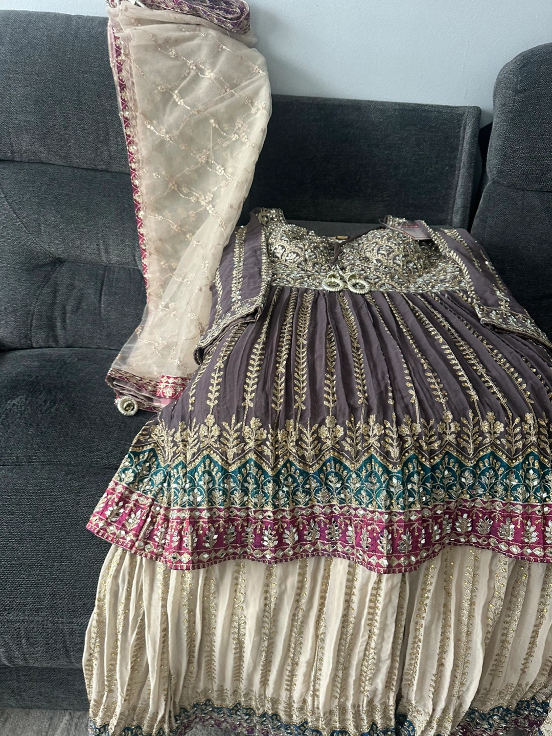 Brand new suit in large to Xl