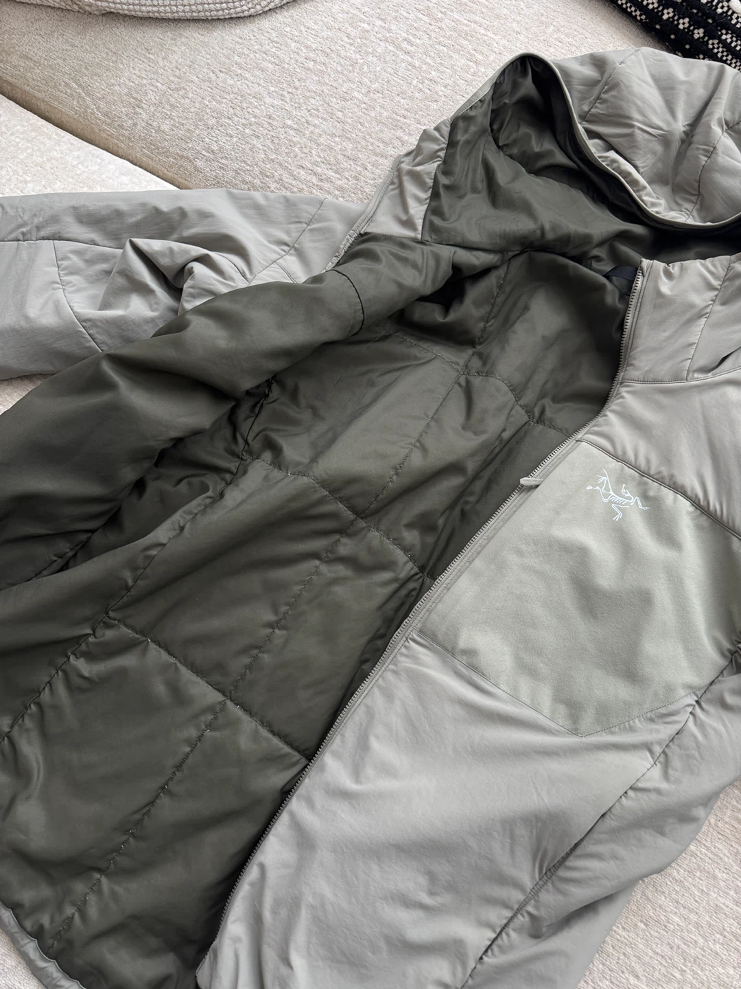 Arc'teryx Hooded Insulated Jacket - photo 2