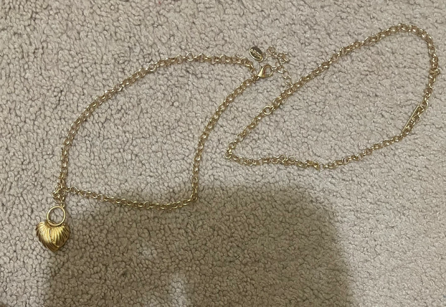 Vintage-Style Gold Ribbed Heart Chain Belt