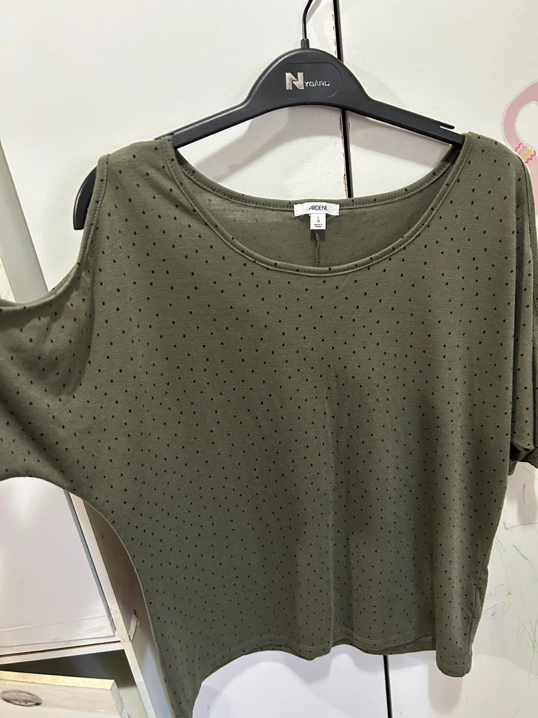 Ardene Women's Green Polka Dot Cold Shoulder Top - photo 3
