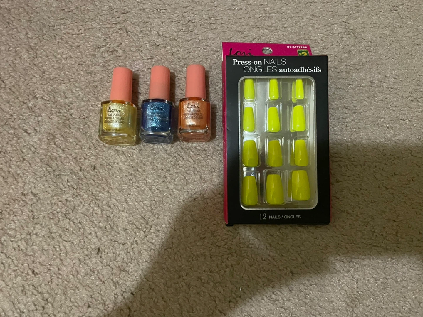 Lori Beauty Bundle: Shimmer Nail Polish & Press-On Nails