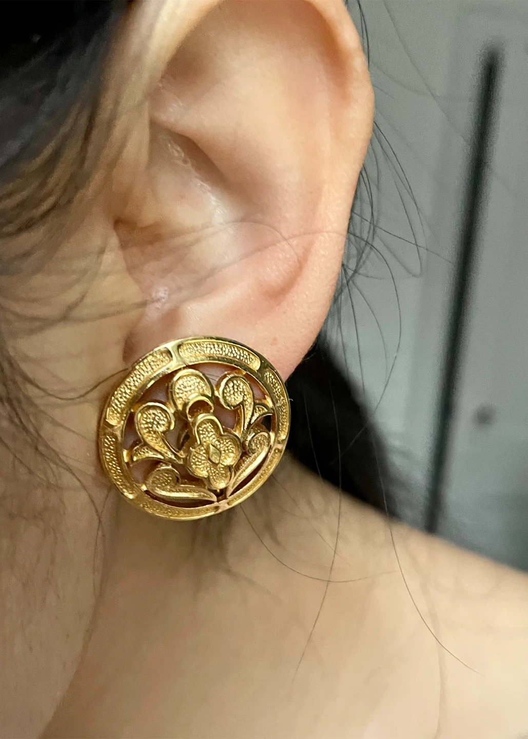 Vintage Trifari Gold Tone Floral Clip-On Earrings - photo 3