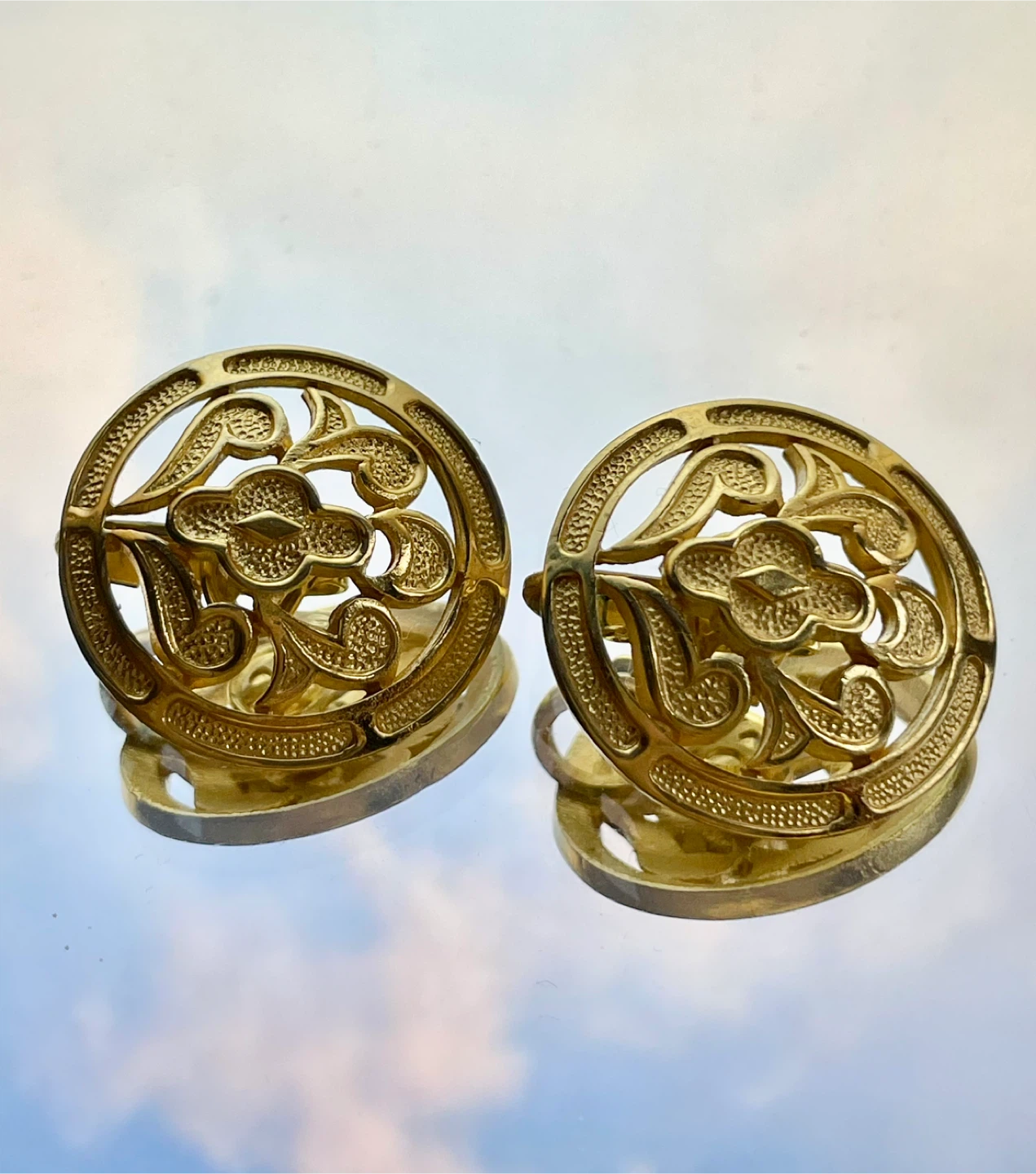 Vintage Trifari Gold Tone Floral Clip-On Earrings