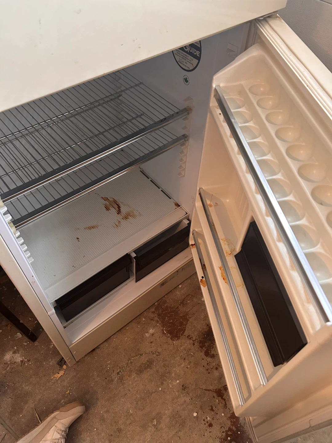 Frigidaire Refrigerator - photo 3