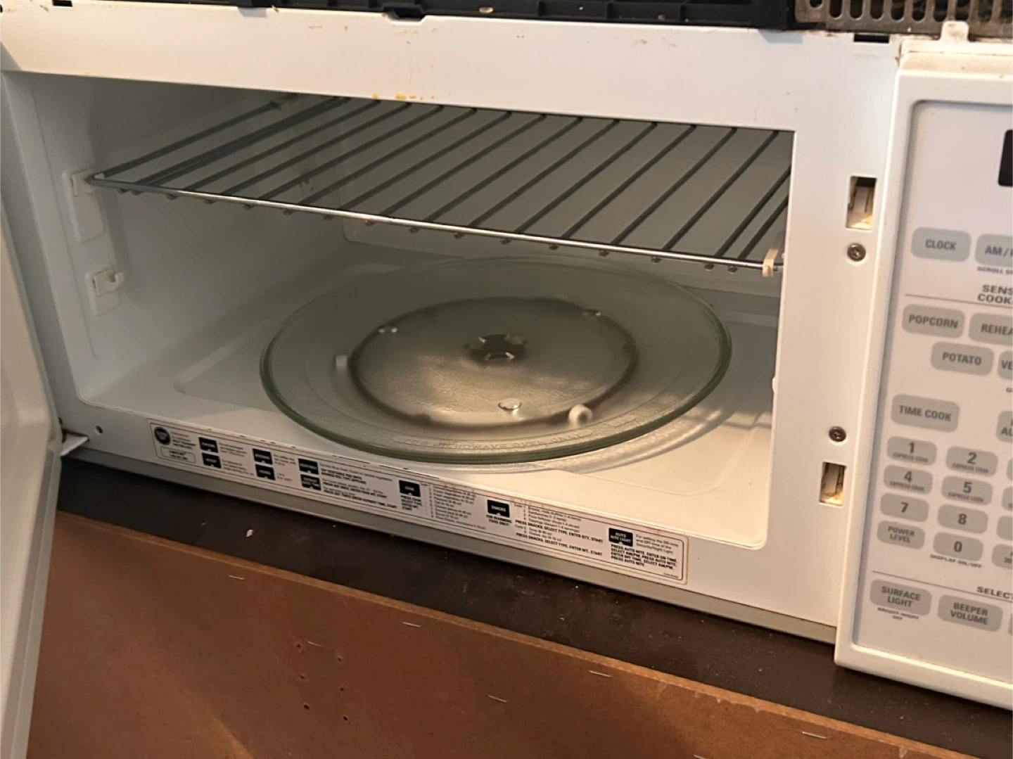 GE Spacemaker Microwave - photo 3