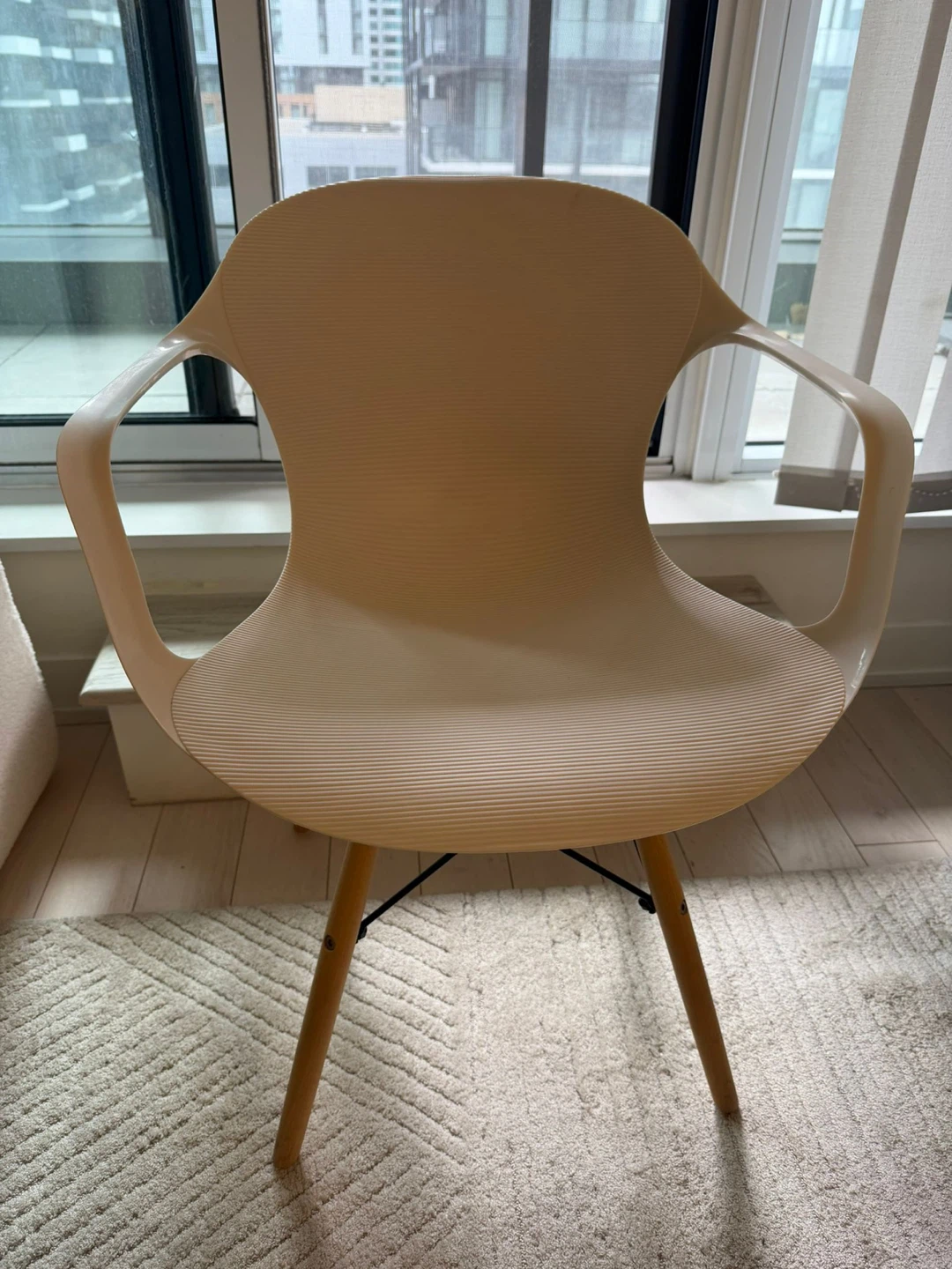 Modern Chairs + Coffee Table Set – Great Condition - photo 3